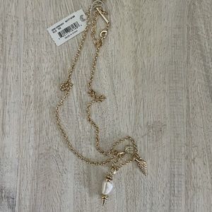 Kendra Scott necklace